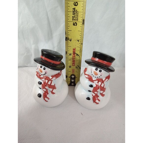 Snowman salt & pepper shakers with red & white Christmas scarfs, Black tophats - Picture 4 of 5